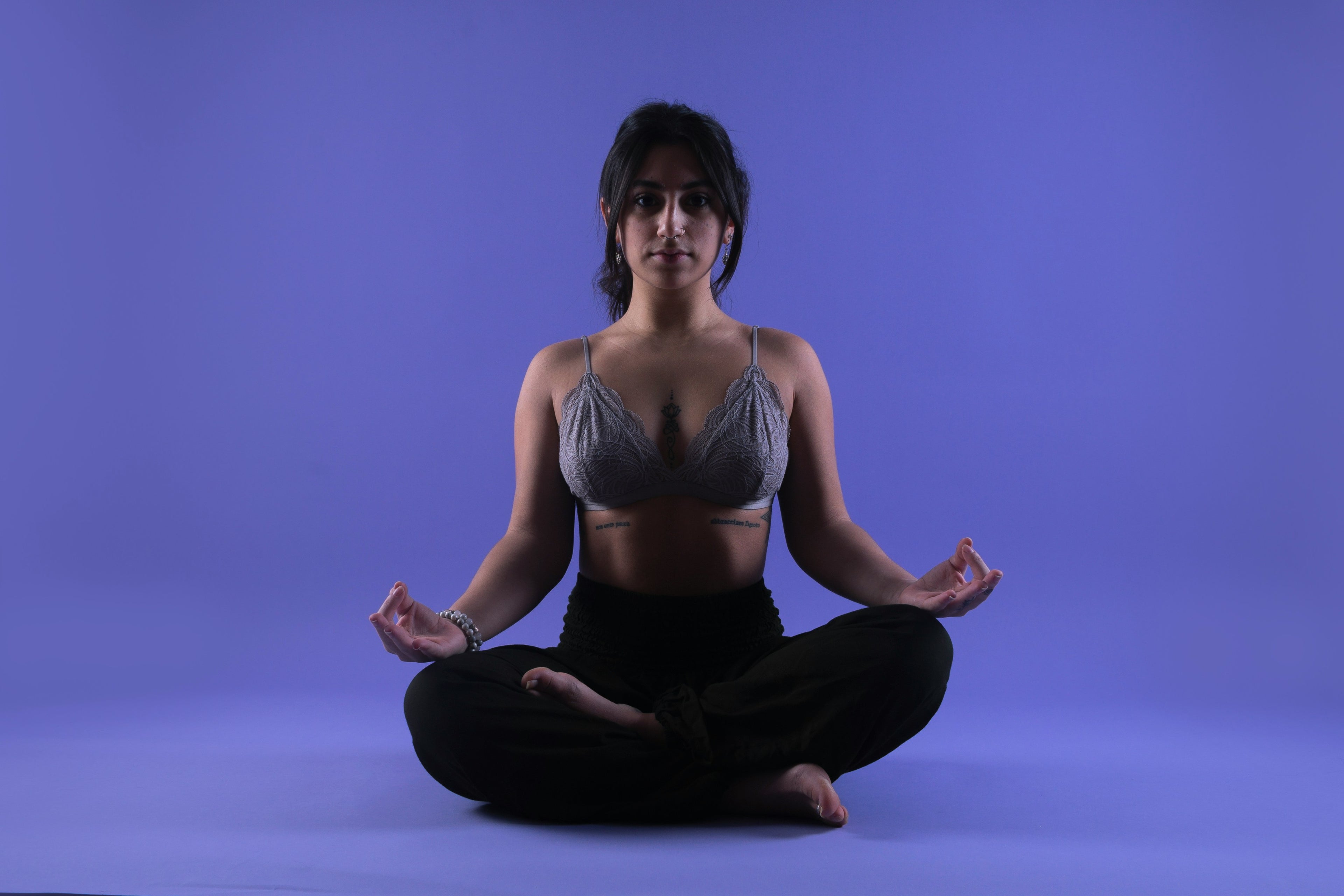 Aura Calm Reset: 7-Day Grounding Micro-Practice Series
